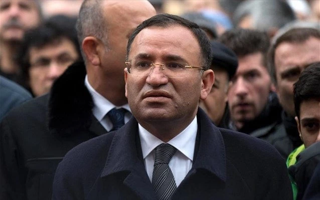 Προκαλεί ο αντιπρόεδρος της τουρκικής κυβέρνησης: «Παράνομη η προσέγγιση της Ελλάδας για τους «οκτώ»»